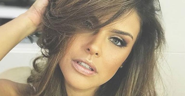 Paloma Bernardi se transforma em arara azul e manda recado nas redes