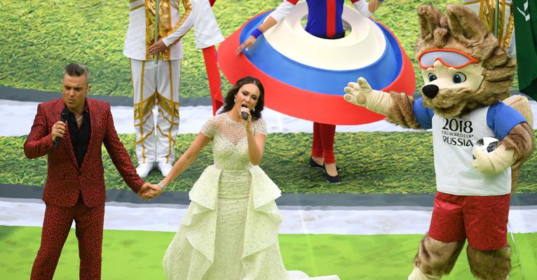 Abertura da Copa 2018 tem show emocionante de Robbie Williams e mascote fofo