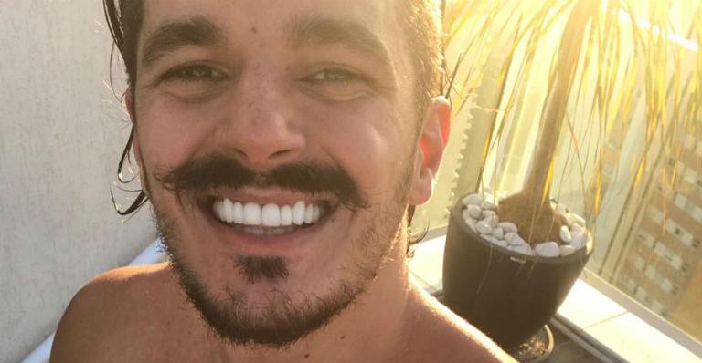 Bruno Lopes posta foto ousada e quase mostra demais