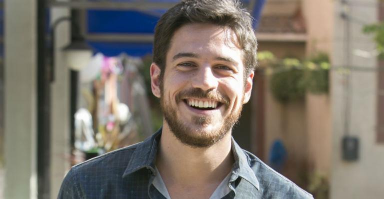 Marco Pigossi começa a gravar série da Netflix