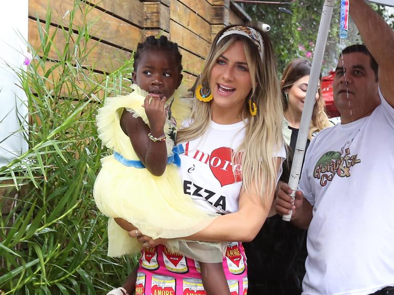 Giovanna Ewbank e Bruno Gagliasso comemoram o aniversário da filha