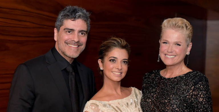 Xuxa prestigia boda de prata de Karla Assad ao lado de Sasha e Junno