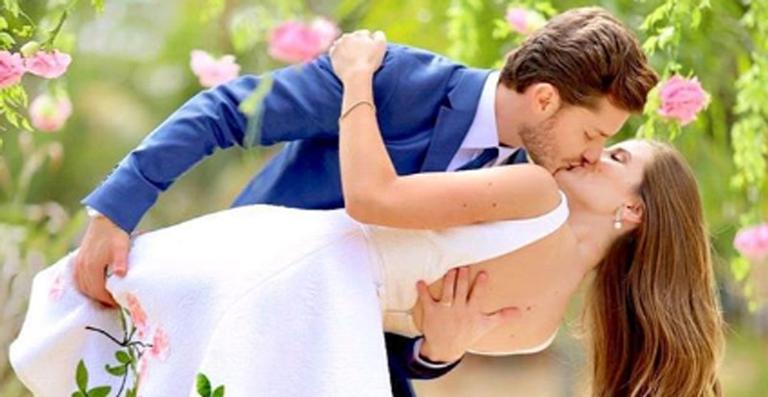 Camila Queiroz e Klebber Toledo se casam com benção de Isabelle Drummond
