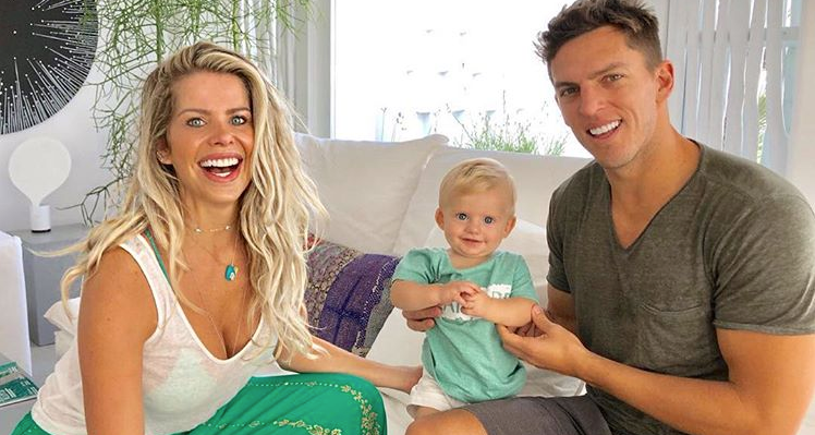 Amaury Nunes flagra Karina Bacchi e Enrico na banheira: “Cada um com a sua”