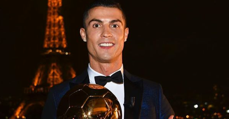 Filho mais velho de Cristiano Ronaldo completa 8 anos e ganha homenagem do pai