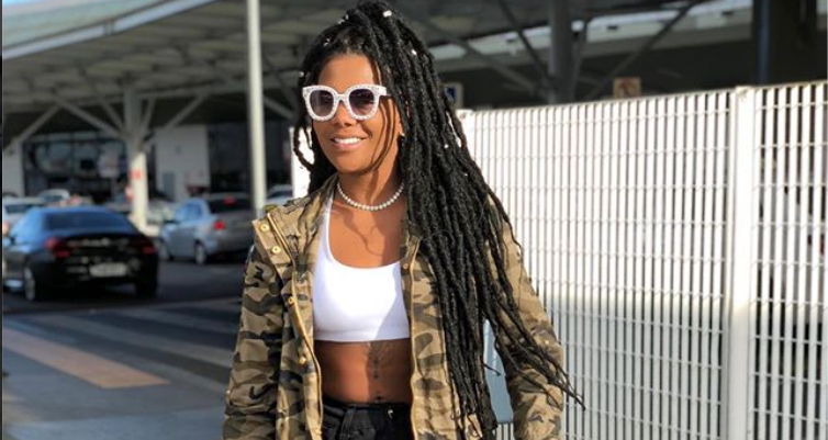 Ludmilla aposta em lingerie de quase R$ 3 mil e choca com cintura micro