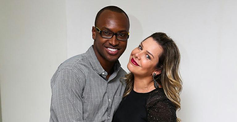 Thiaguinho parabeniza Fernanda Souza e se declara