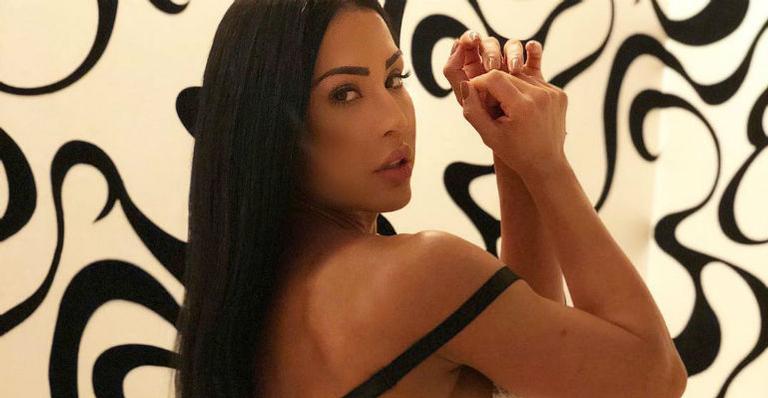 Nua, Gracyanne Barbosa volta a chocar os seguidores e filosofa: ”Não tenha medo de cair”