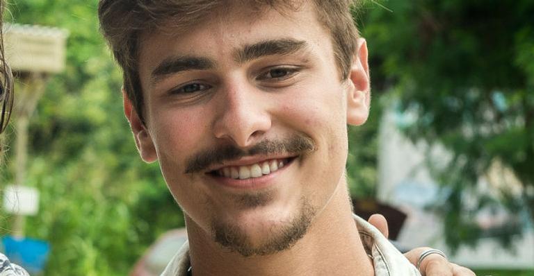 Bruno Montaleone ganha presente inusitado de aniversário