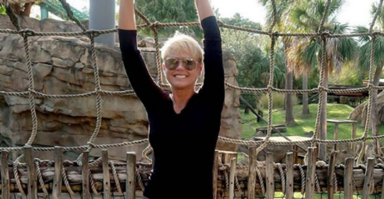 Xuxa Meneghel posta foto ousada e choca fãs com corpão
