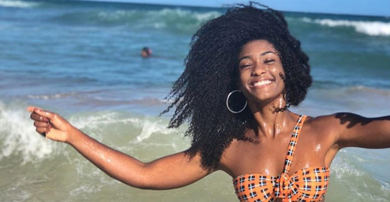 De biquíni, Erika Januza choca seguidores: ”Dá até desespero”