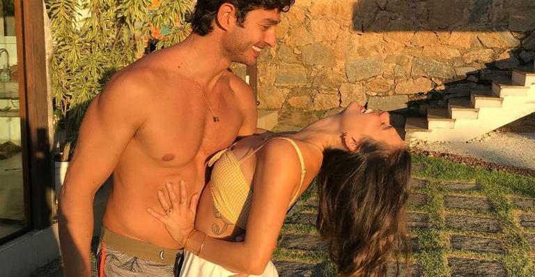 Isis Valverde se declara no aniversário do marido, Andre Resende