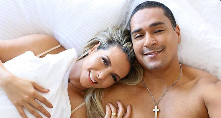 Carla Perez mostra antes e depois da família e impressiona com o tamanho dos filhos