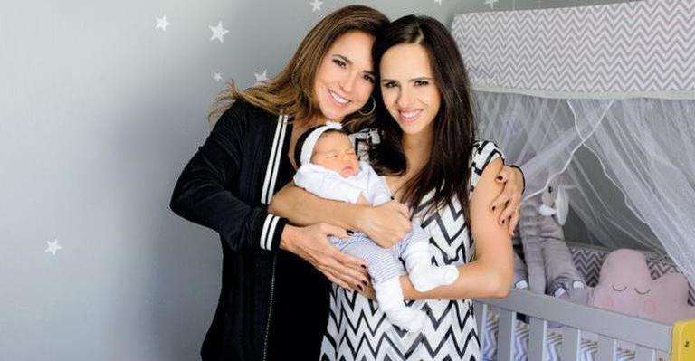 Vestidas de Brasil, Daniela Mercury mostra semelhança entre filha e netinha
