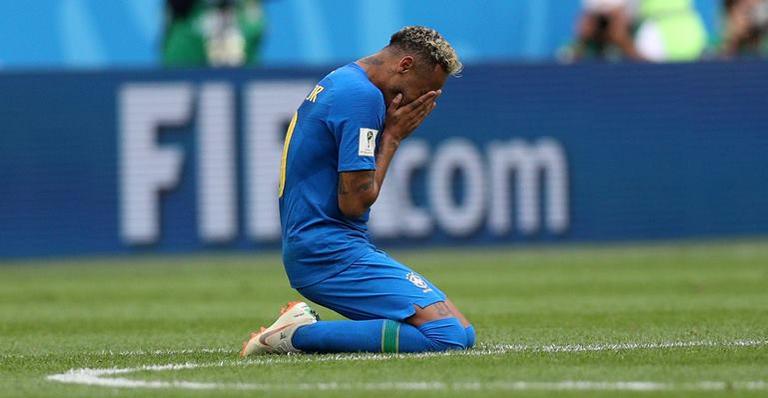 Neymar Jr. explica choro em campo e rebate críticos: ”Falar até papagaio fala”
