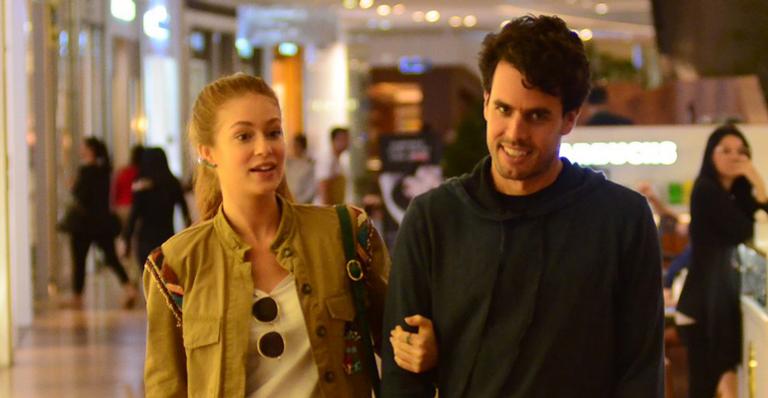 Em dia de folga, Marina Ruy Barbosa passeia com Xandinho Negrão