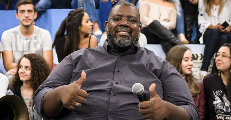 Péricles completa 49 anos e ganha festa-surpresa com tema inusitado