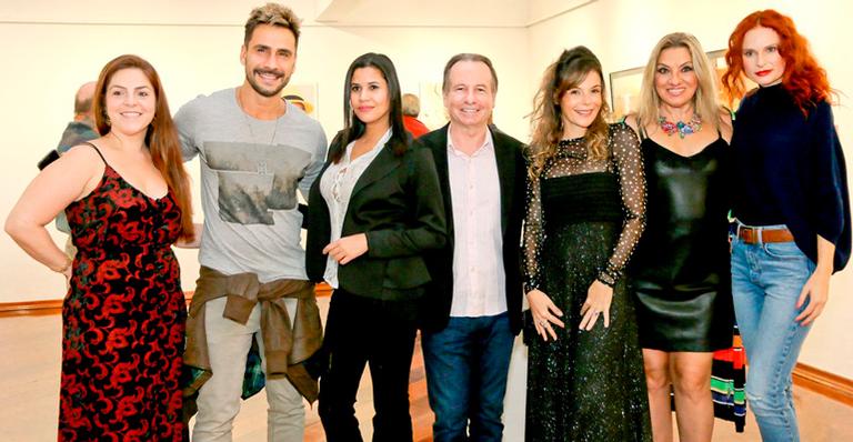 VIPs conferem abertura da exposição Nossos Olhares em Alphaville