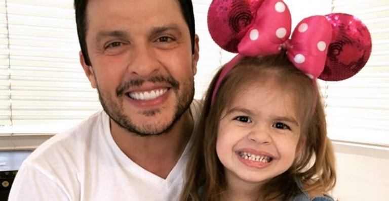 Valentina surpreende os pais com palavras difíceis e Ceará tem a melhor reação possível