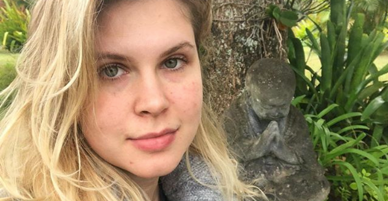 Carolinie Figueiredo posa completamente nua e dispara: ”Complexo de rejeição”