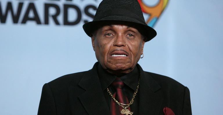 Pai de Michael Jackson morre aos 89 anos