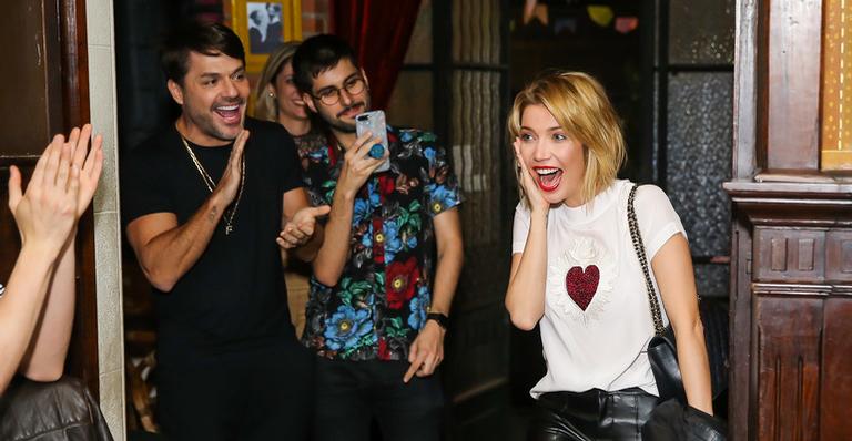 Luiza Possi comemora 34 anos com festona surpresa. Veja fotos exclusivas