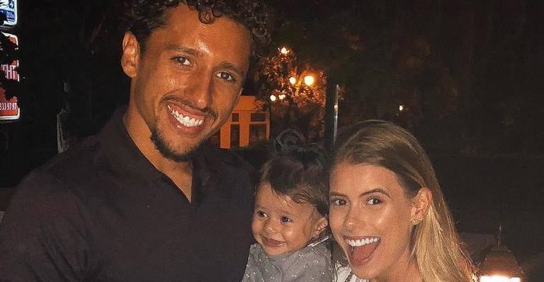 Filhinha do zagueiro Marquinhos da seleção, posa com look fofo para o jogo desta quarta-feira