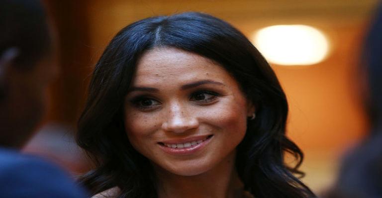 Meghan Markle se descuida e comete grave erro de etiqueta real