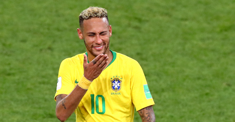 Neymar Jr. apresenta jogo mais maduro, cumpre promessa e manda recado especial