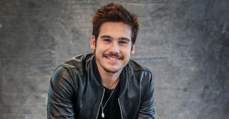 Nicollas Prattes apresenta seu personagem de ‘O Tempo Não Para’