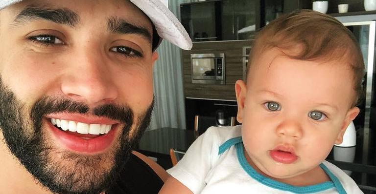 Gusttavo Lima lamenta por não poder estar presente no aniversário do filho