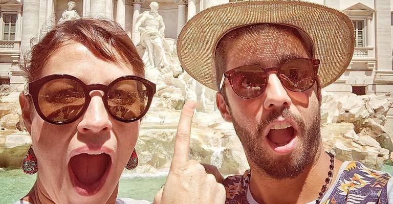 Nua, Luana Piovani curte Copa do Mundo ao lado do marido nos lençóis