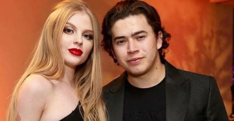 Whindersson Nunes e Luísa Sonza namoram em cima de carro de luxo avaliado em meio milhão