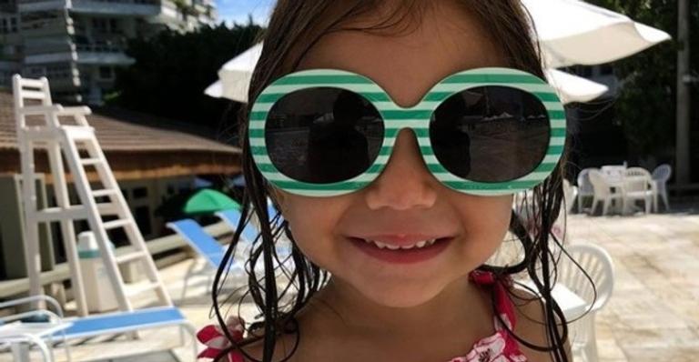 10 momentos provam que Maria Flor, filha de Deborah Secco, é a maior fofura do Brasil