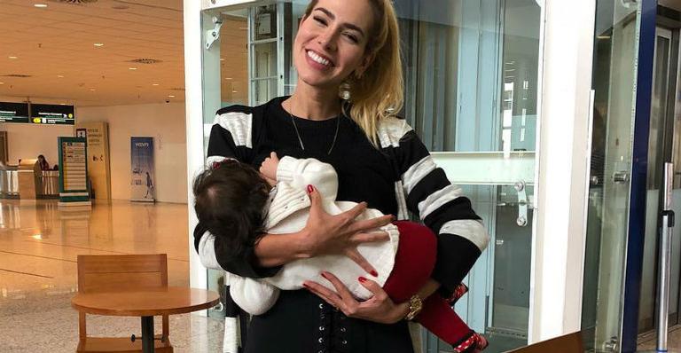 Adriana Sant’Anna posta raro clique do rostinho da filha e encanta a web