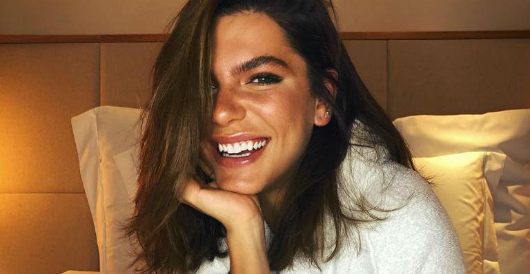 Mariana Goldfarb exibe estrias em foto de biquíni: ”Sou feliz assim”