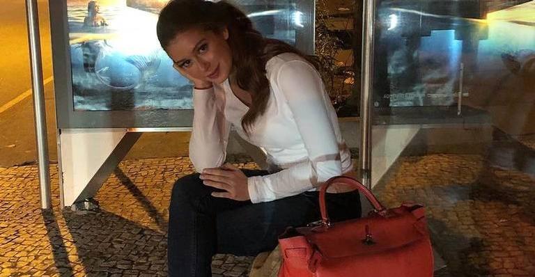Após parar em ponto de ônibus, Marina Ruy Barbosa celebra aniversário na feira
