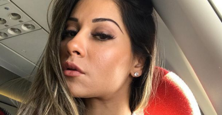 De lingerie, Mayra Cardi compartilha foto da barriga e recebe elogios