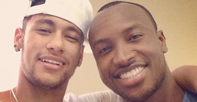 Thiaguinho celebra gol do amigo Neymar Jr.: ”Bora”