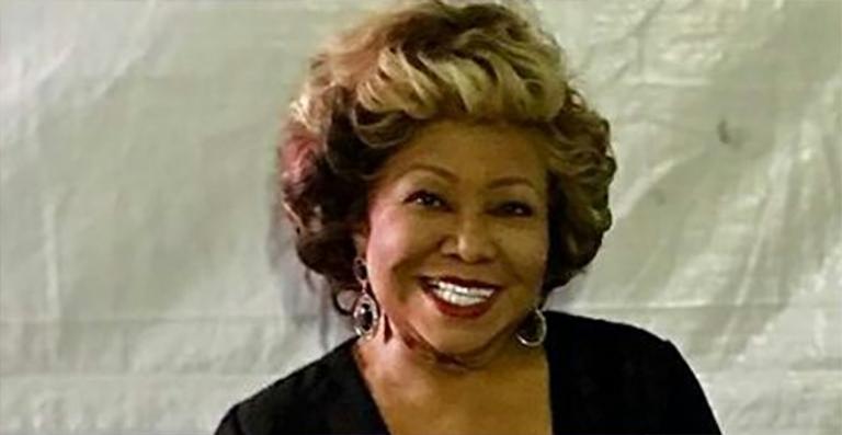 Alcione deixa hospital e comemora: ”Estou na área”