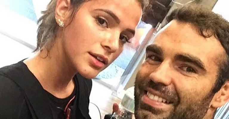Após exagerar na comida, Bruna Marquezine pega pesado no treino