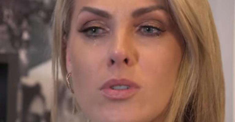 Ana Hickmann desaba ao falar sobre separação entre o filho e um de seus cachorros