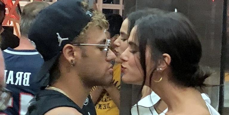 Na Rússia, Neymar Jr. baba em foto de Bruna Marquezine