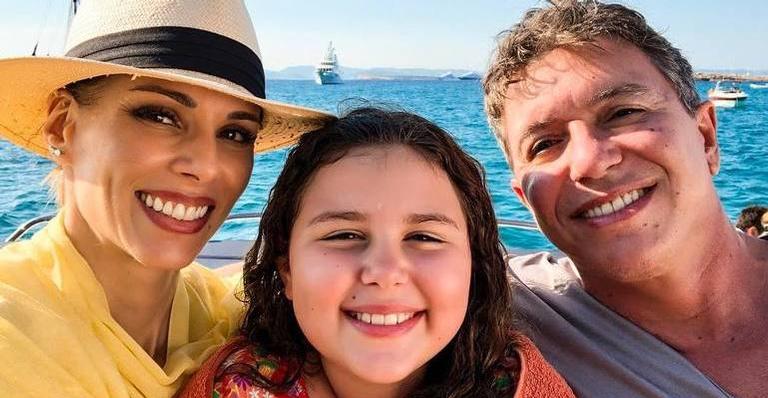 40 kg mais magro, Boninho surge de sunga em viagem com a família