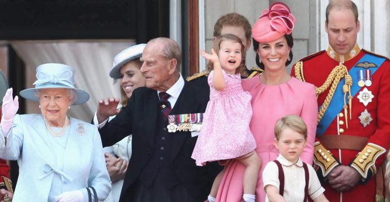 Princesa Charlotte faz aviso sério a fotógrafo e diverte o pai, príncipe William