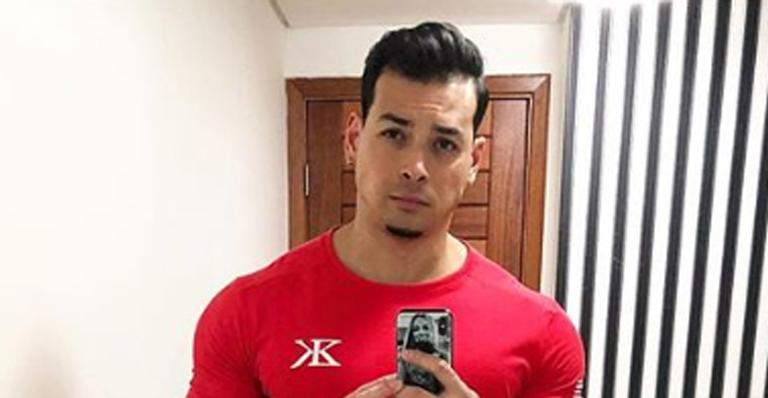 Felipe Franco exibe os músculos da perna e divide opinião dos fãs