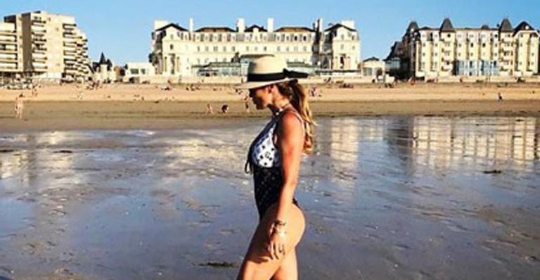 Edição? Detalhe em foto de Flávia Alessandra chama a atenção