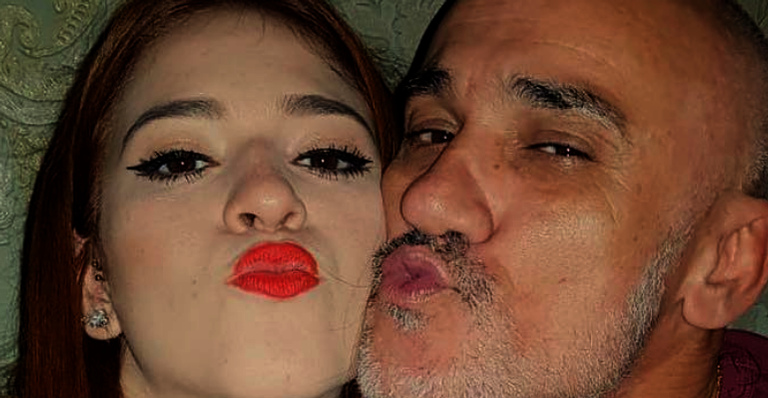 Ayrton comemora contratação de Ana Clara no Vídeo Show de forma emocionante