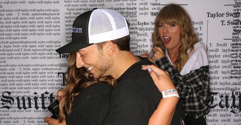 Taylor Swift fica em choque com casal de fãs em seu show