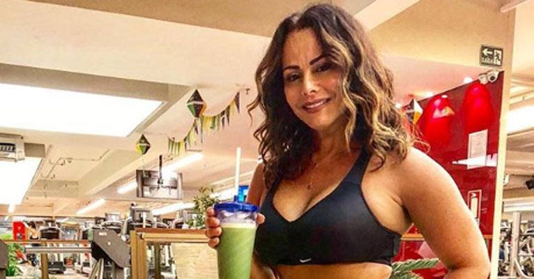 Solteira, Viviane Araújo filosofa sobre o passado e afirma: “Superar é preciso”